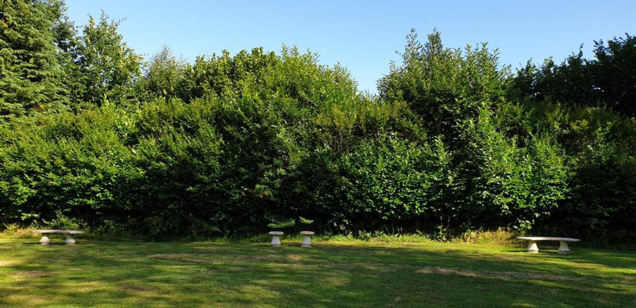 Crown Roads Bed and Breakfast Le Faouët Buitenkant foto