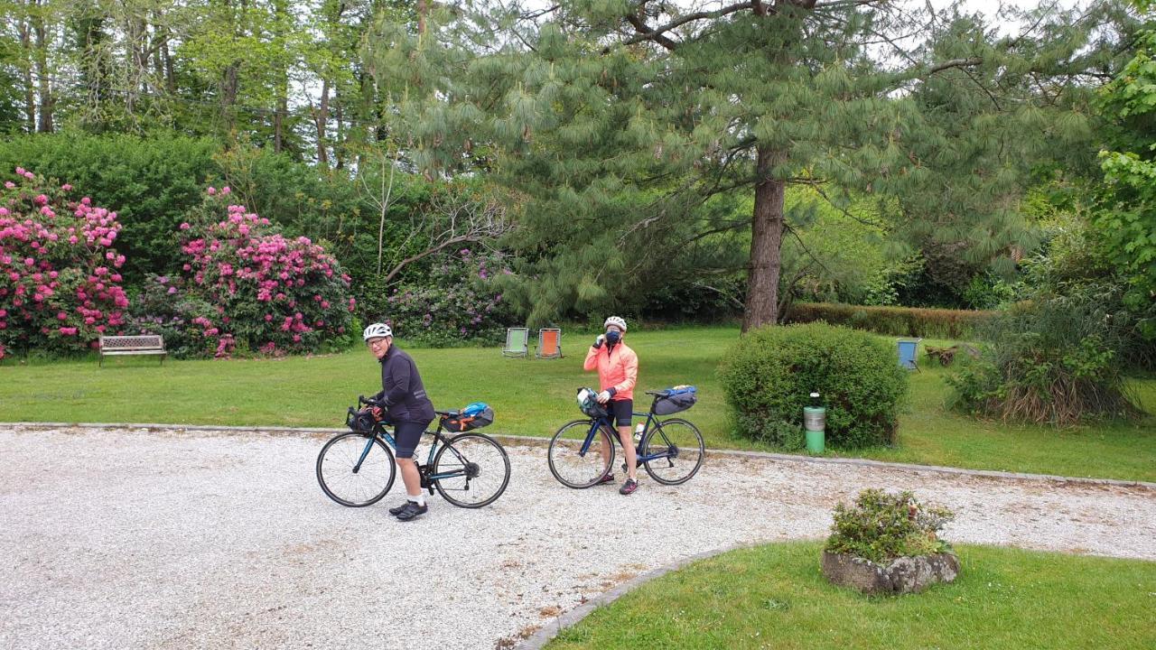 Crown Roads Bed and Breakfast Le Faouët Buitenkant foto